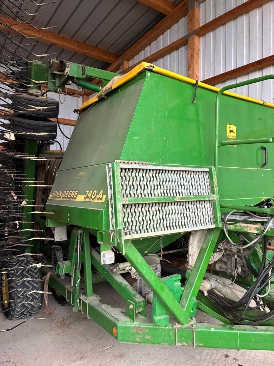 John Deere 740 A Drills