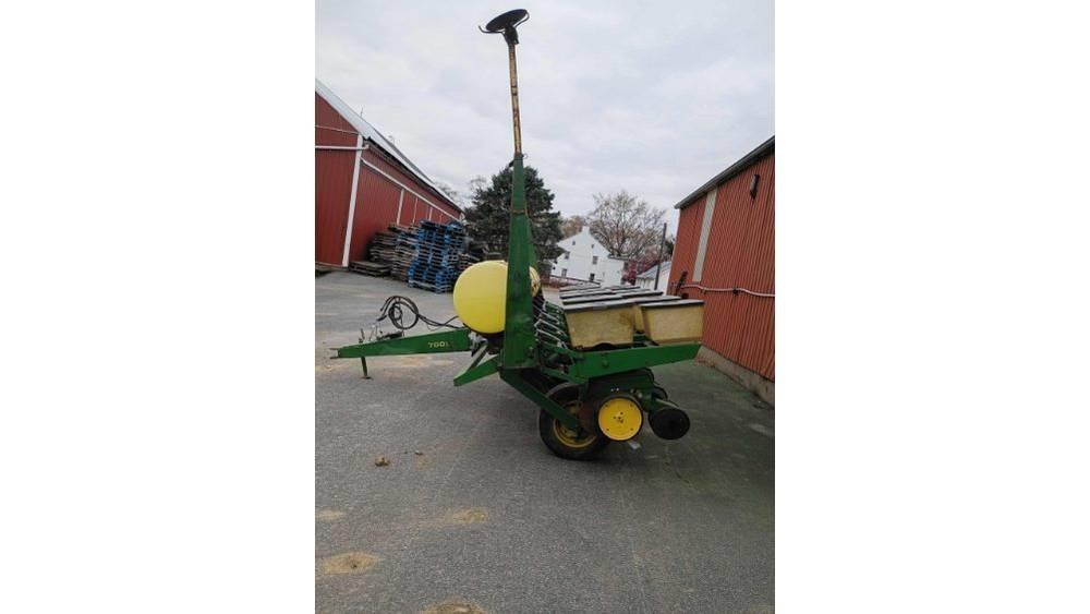 John Deere 7000 Planters