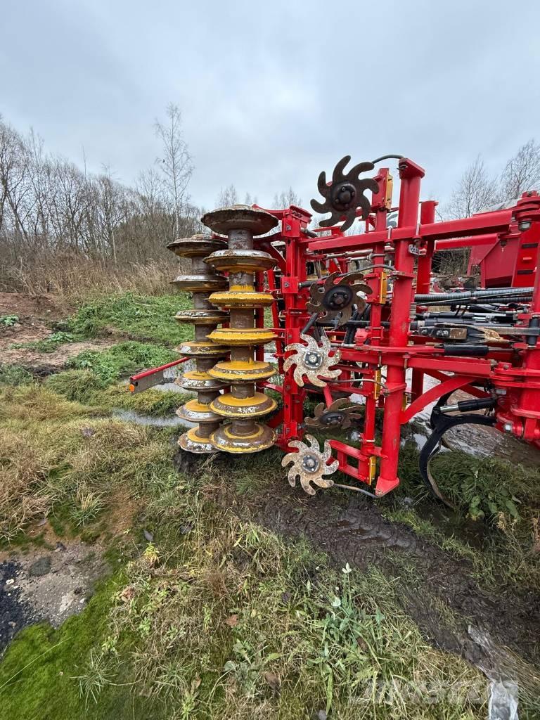 Väderstad Topdown400 Cultivators