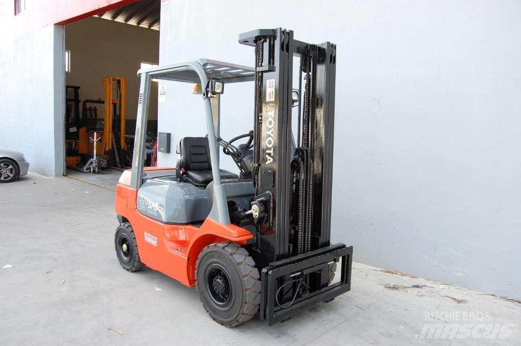 Toyota 7 FD 25 Diesel trucks