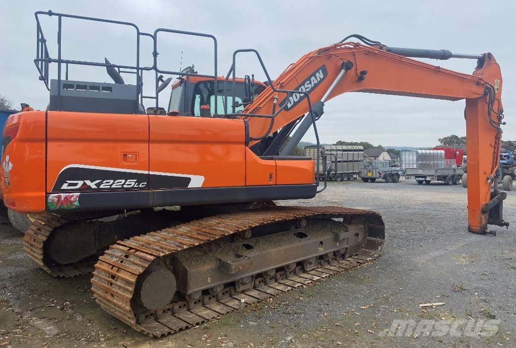 Doosan DX 225 LC Crawler excavators