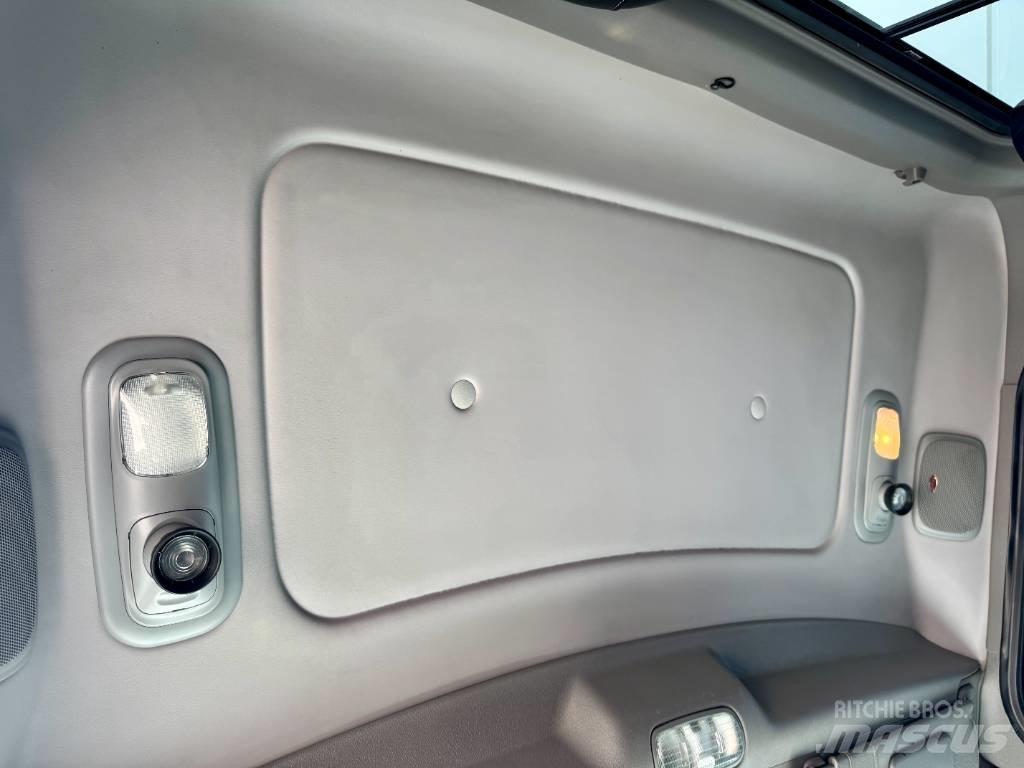 Peterbilt 389 Tractor Units