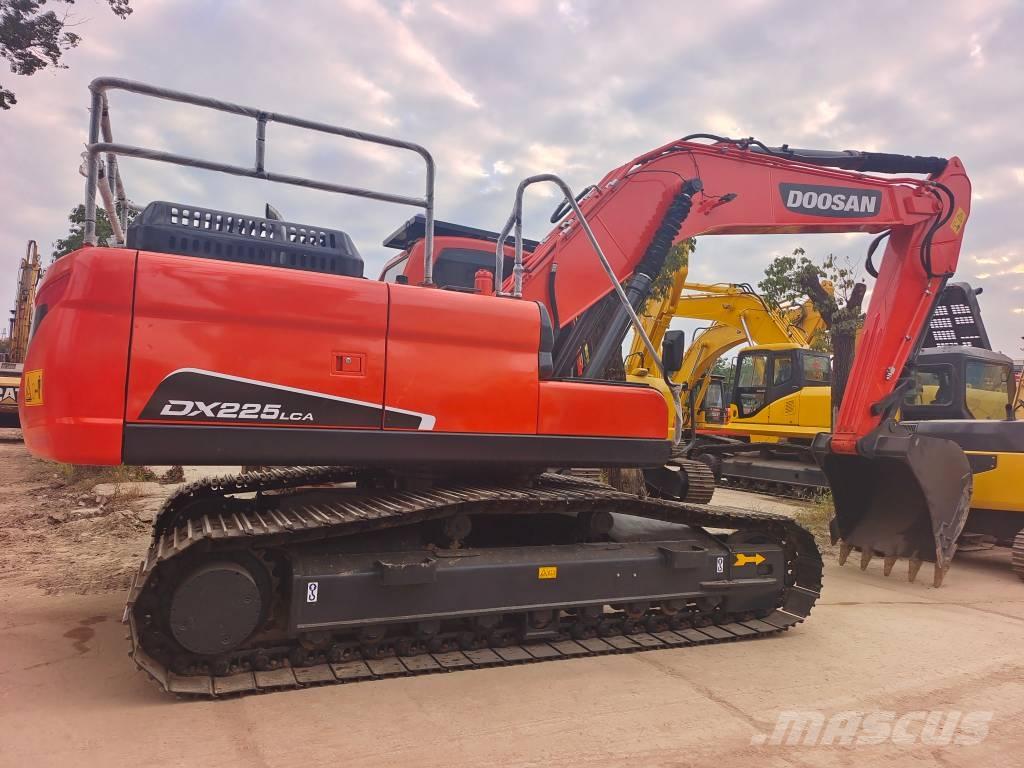 Doosan DX 225 LC Crawler excavators