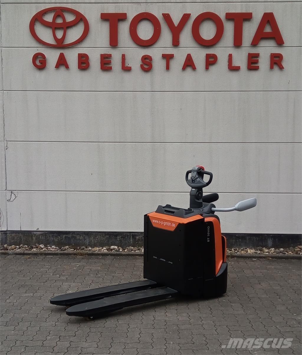 Toyota LPE200 Pedestrian stacker
