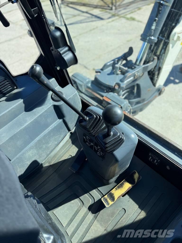 Terex TLB 890 Backhoe loaders