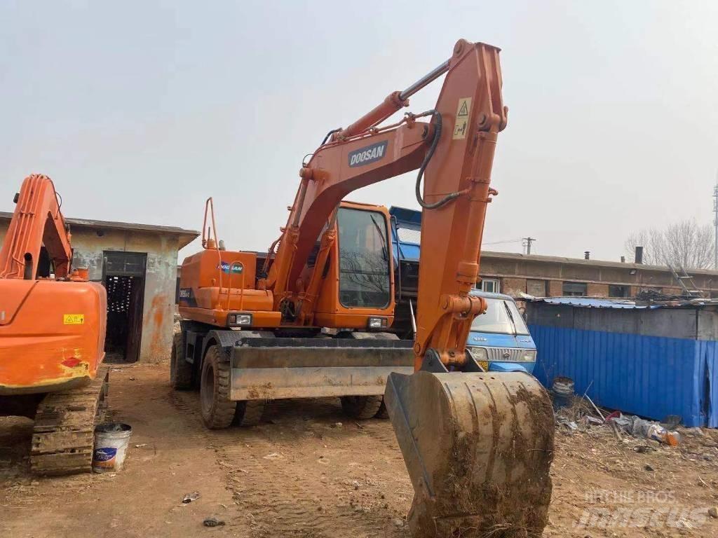 Doosan DH 150W Wheeled excavators