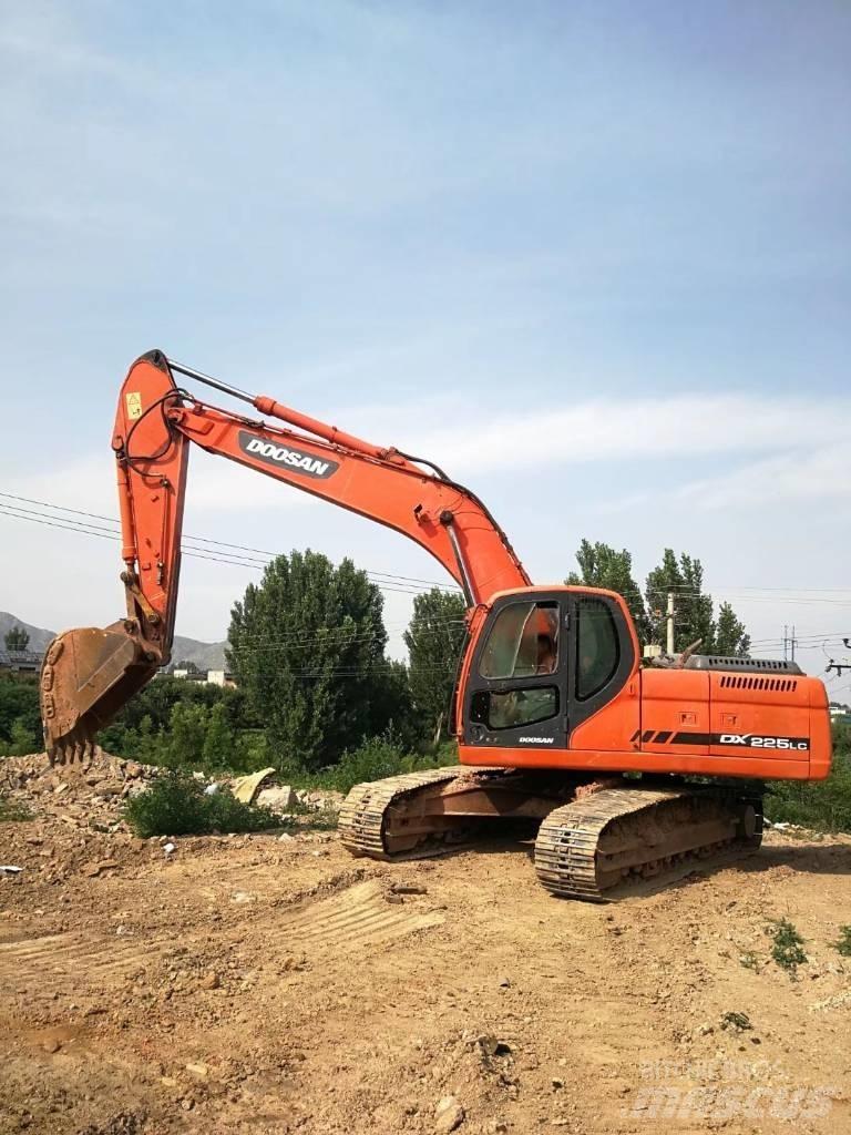 Doosan DX 225 Crawler excavators