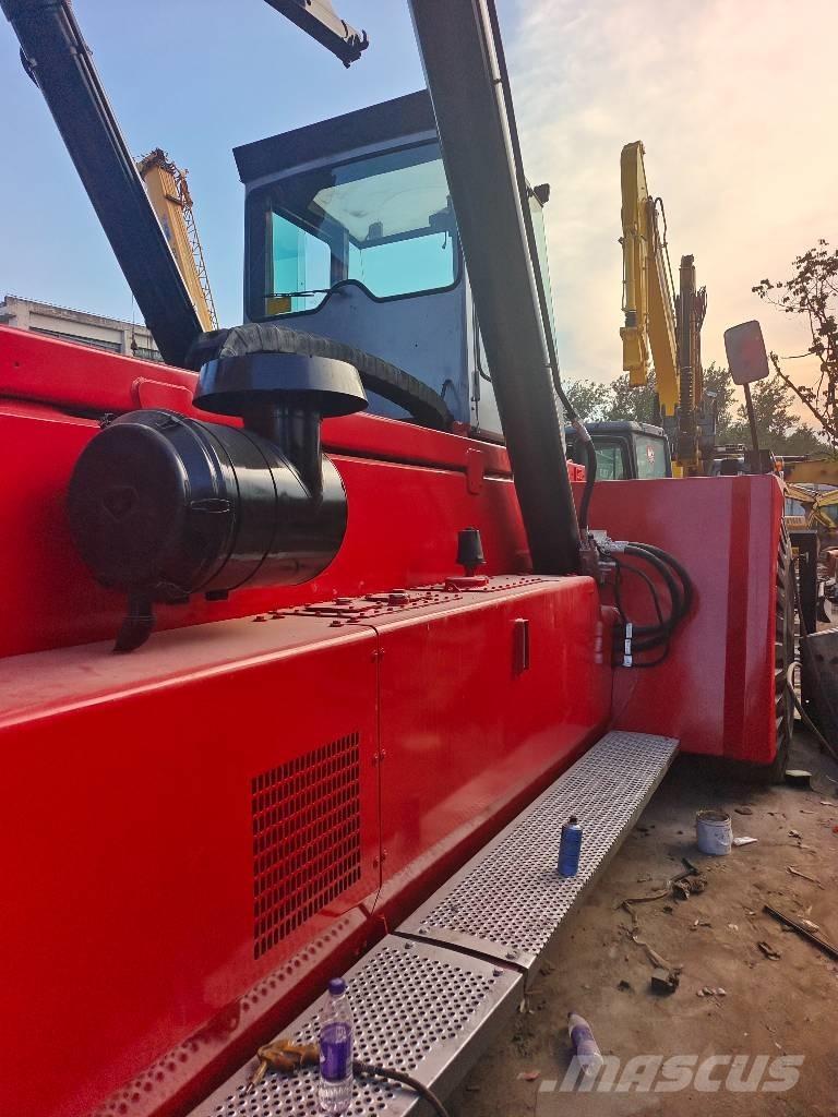 Kalmar DRF 450 Reachstackers
