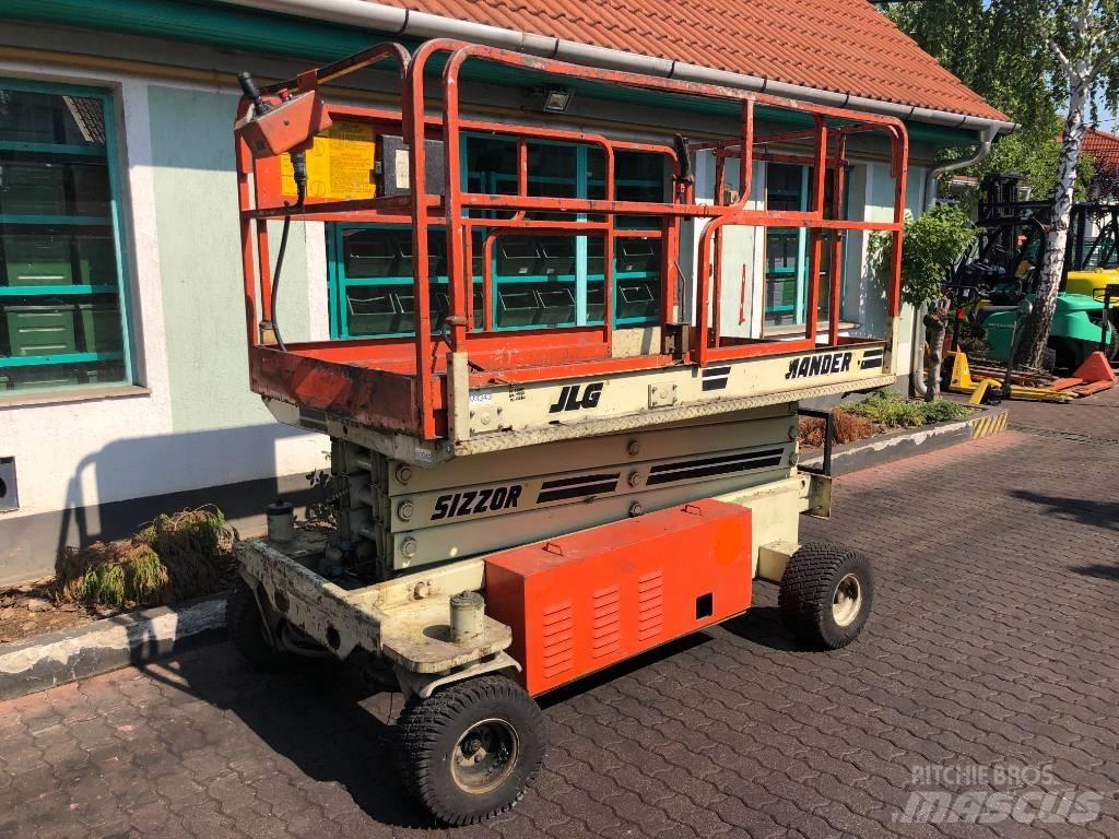 JLG CM2558    V-3343 Vertical mast lifts