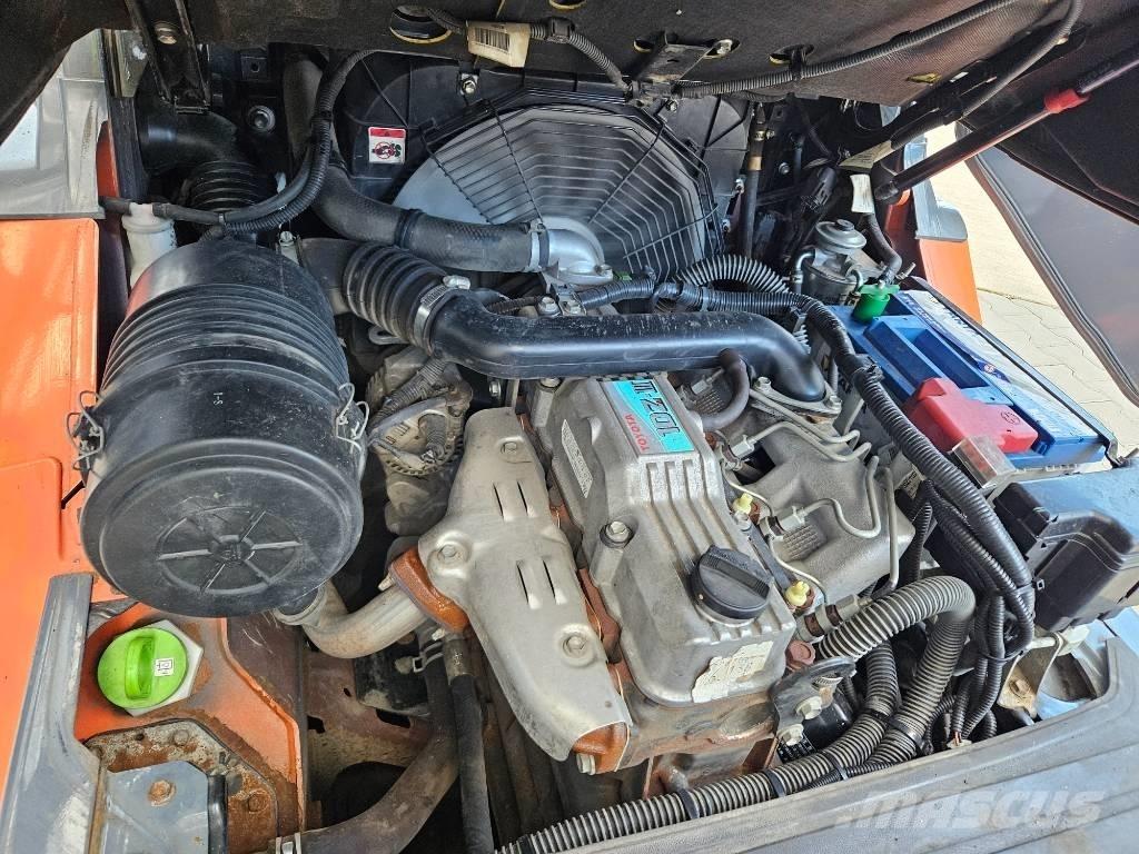 Toyota 8FDF25 Diesel trucks