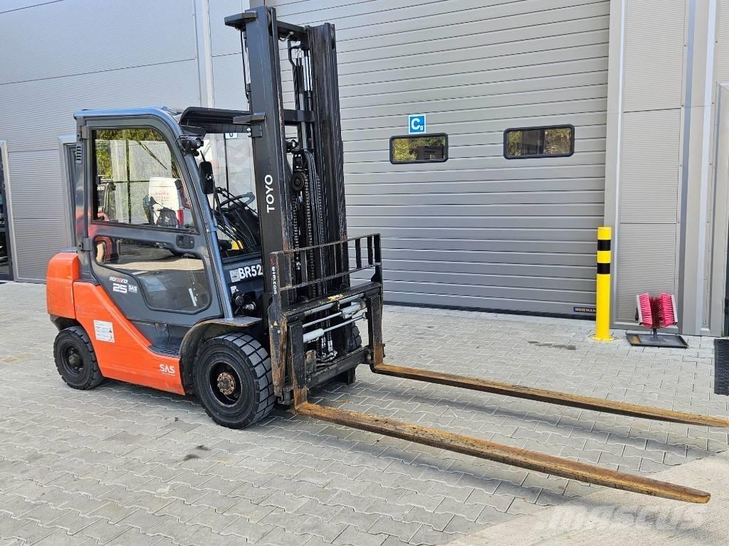 Toyota 8FDF25 Diesel trucks