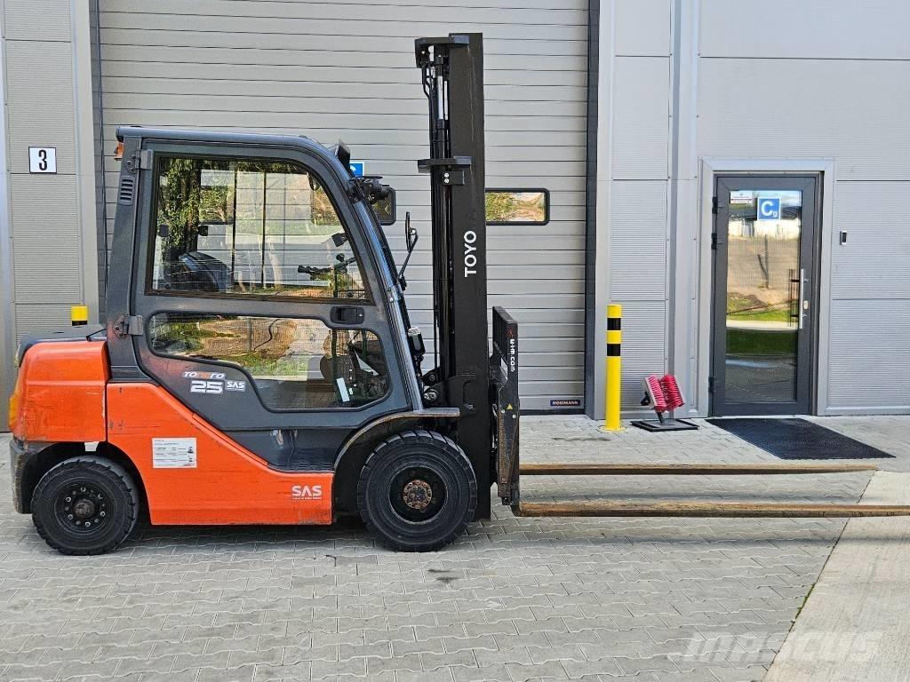 Toyota 8FDF25 Diesel trucks