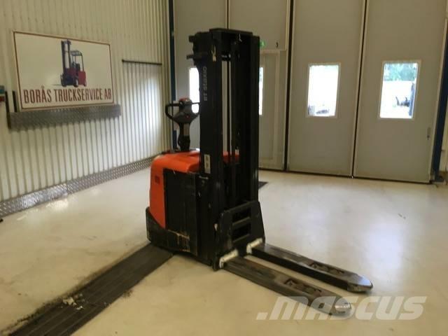 BT SPE 160 L Pedestrian stacker