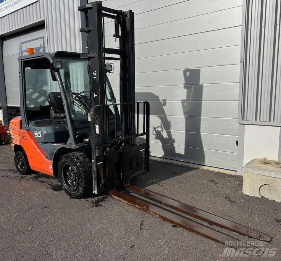 Toyota 8 FDF 30 Diesel trucks