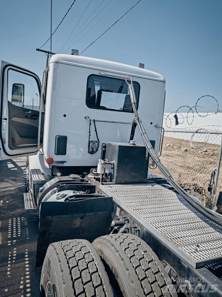Peterbilt 579 Vehicle transporters