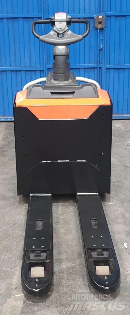 BT LPE 200 Low lifter with platform