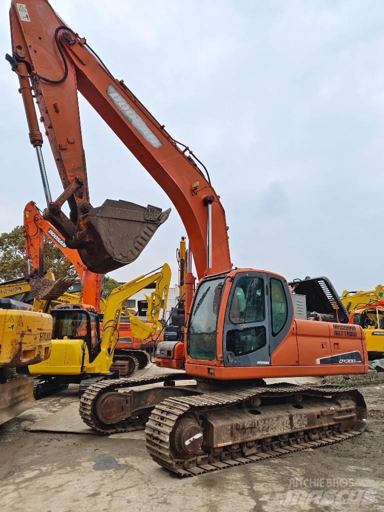 Doosan DX 300 LC Crawler excavators