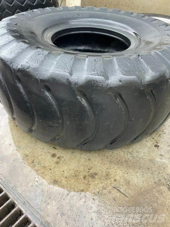  Diversen banden Tyres, wheels and rims