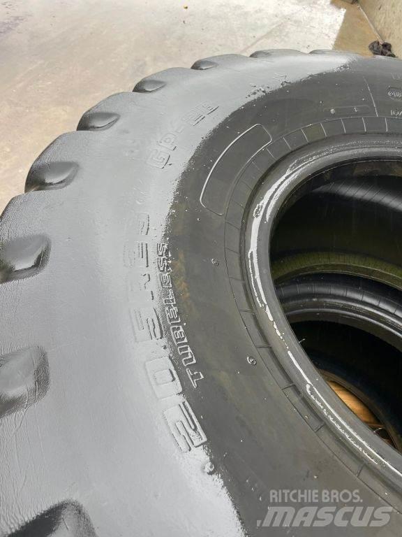  Diversen banden Tyres, wheels and rims