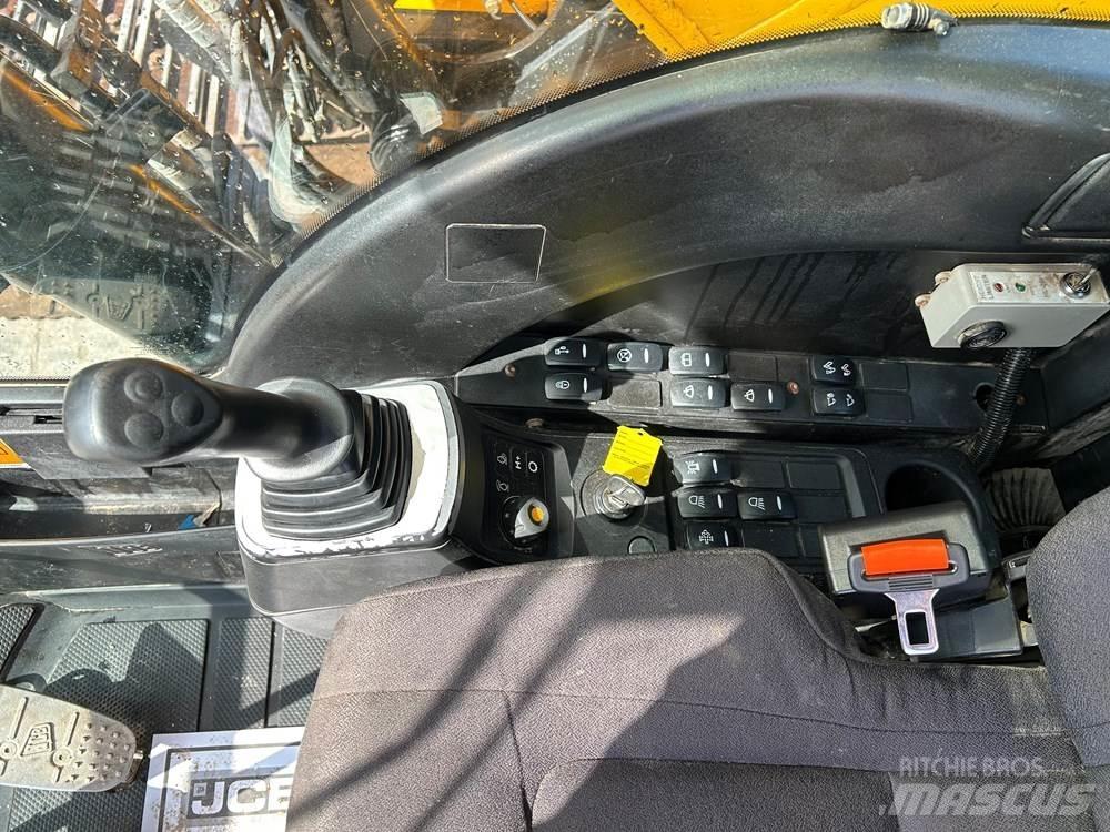 JCB JS220 LC Crawler excavators