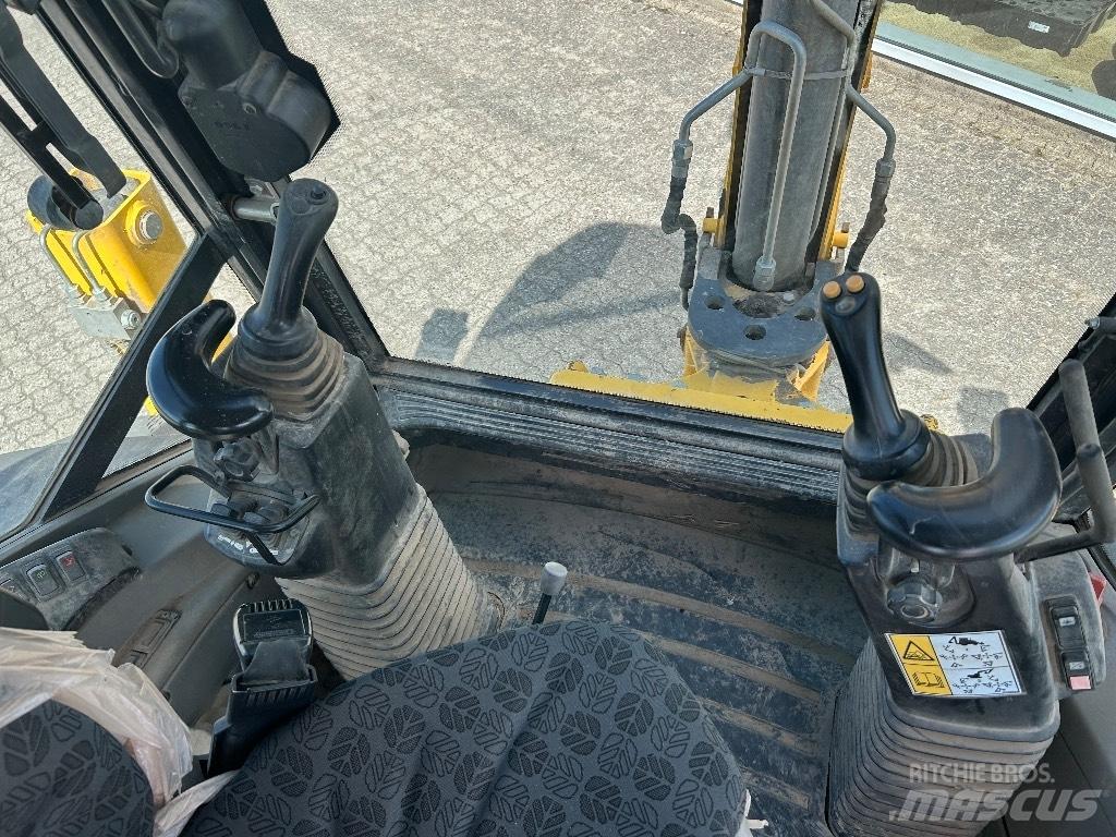 New Holland B 100 C Backhoe loaders