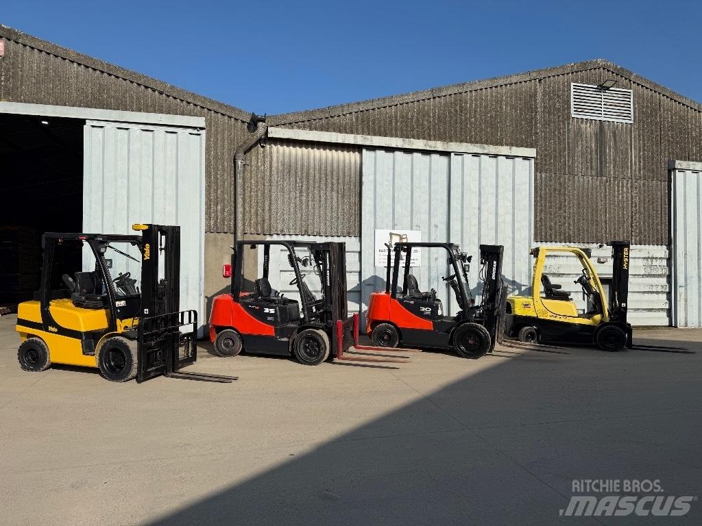 Doosan D 30 Diesel trucks