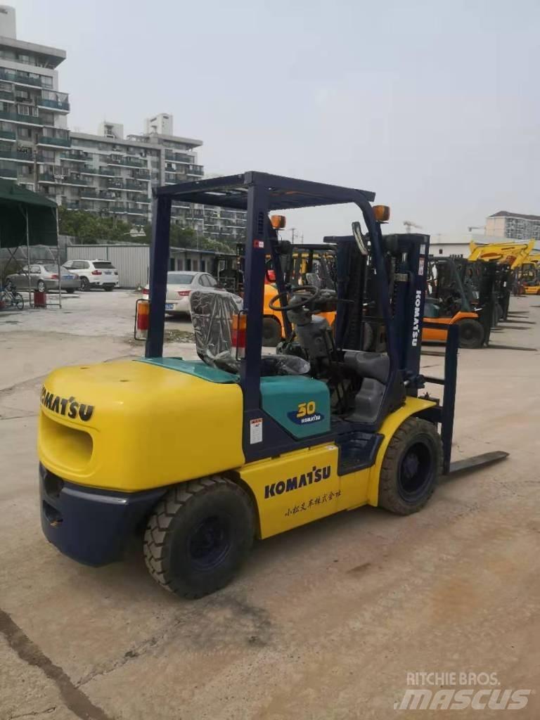 Komatsu FD 30 T-14 Diesel trucks