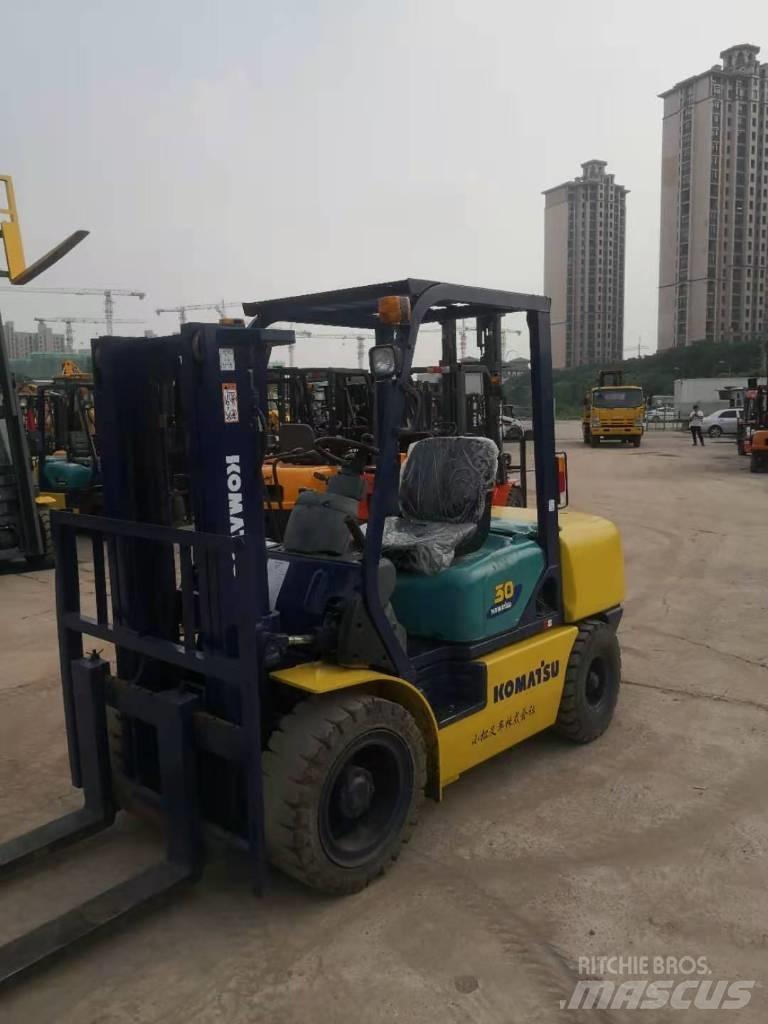 Komatsu FD 30 T-14 Diesel trucks