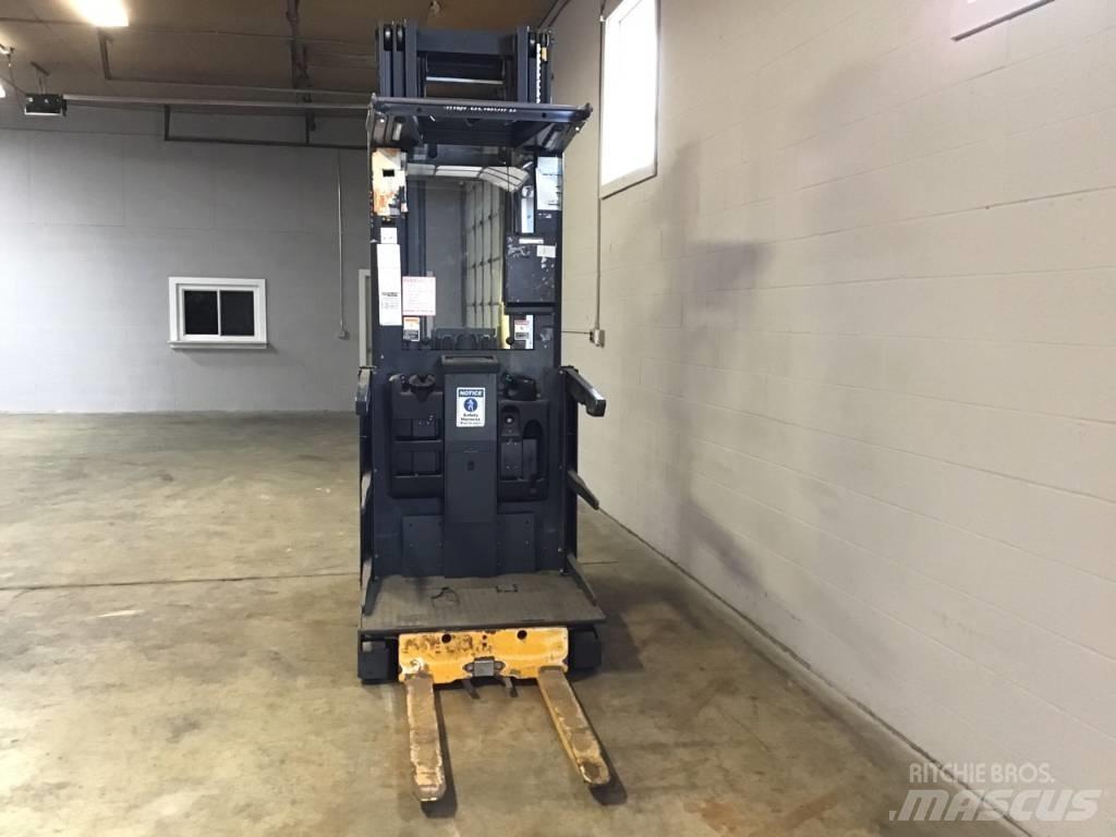 Jungheinrich EKS208 Medium lift order picker