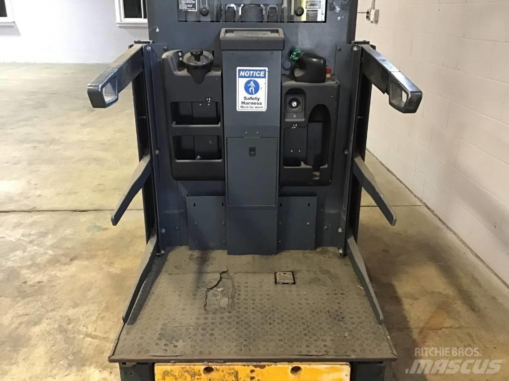 Jungheinrich EKS208 Medium lift order picker