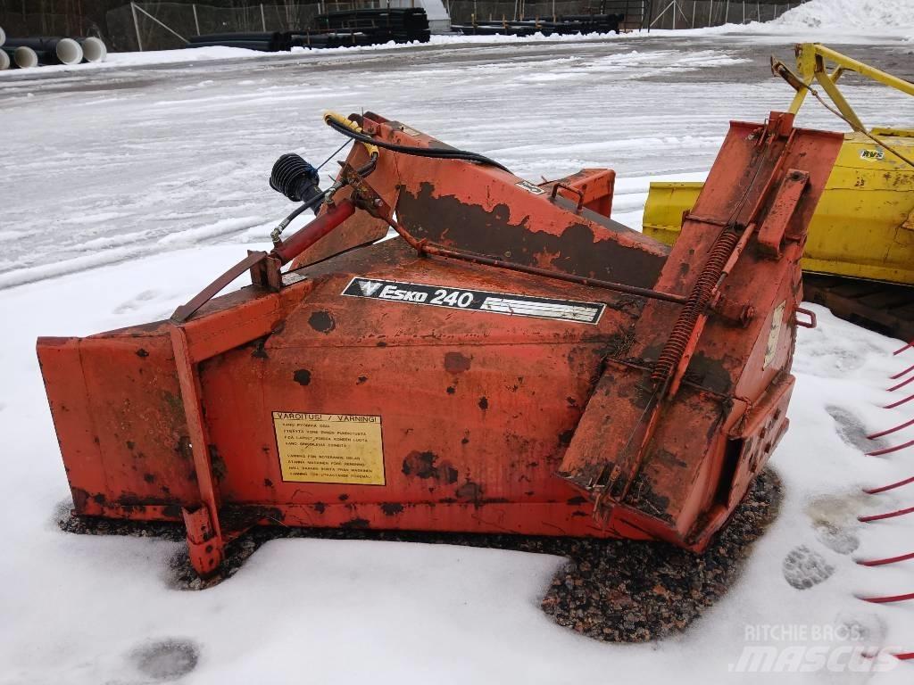 Esko LL 240 Snow throwers