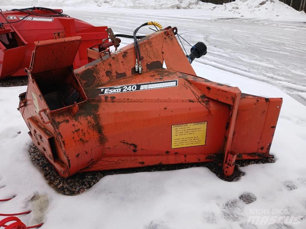 Esko LL 240 Snow throwers