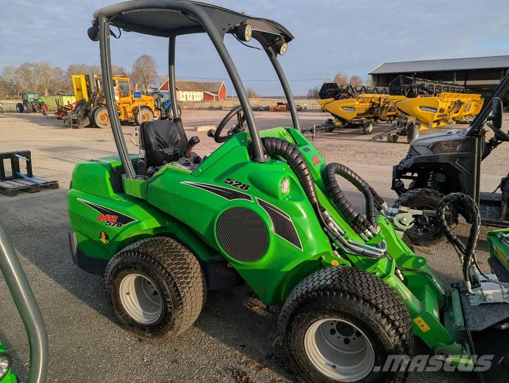 Avant 528 Skid steer loaders