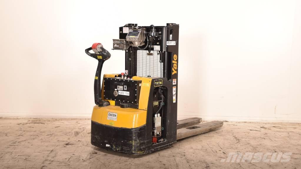 Yale MS20 Pedestrian stacker