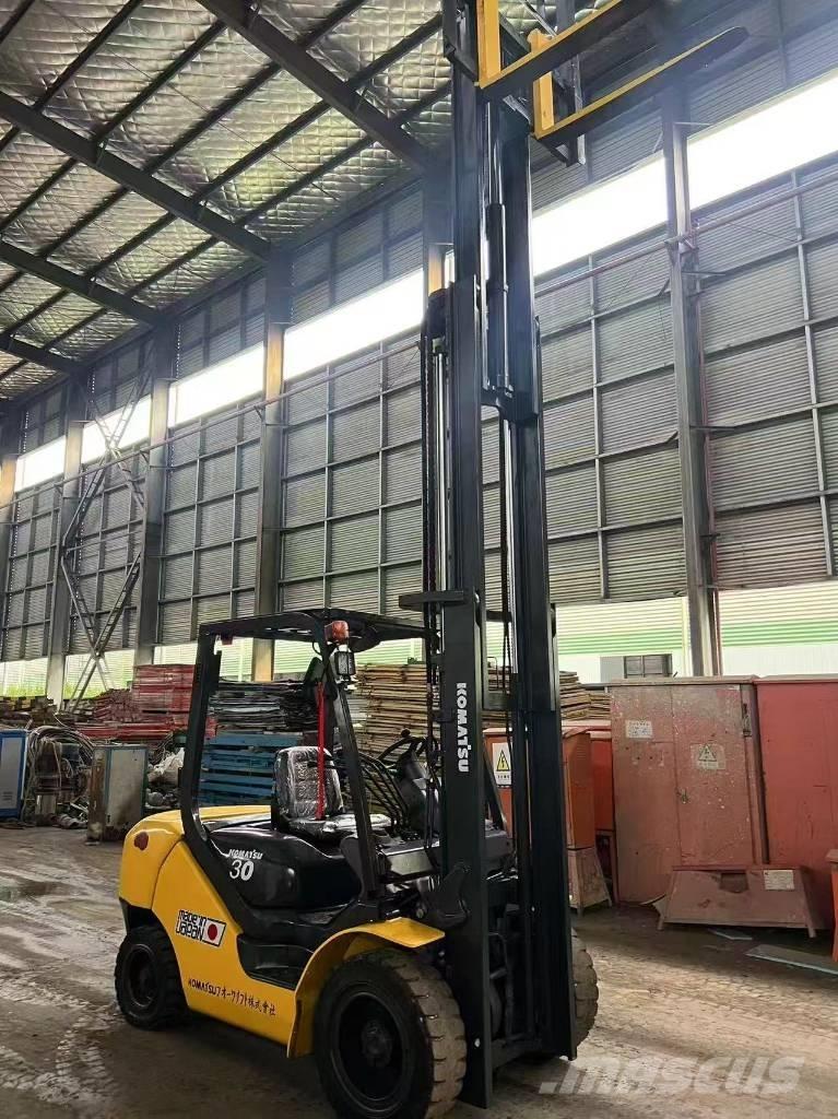 Komatsu FD 30 T-17 Diesel trucks