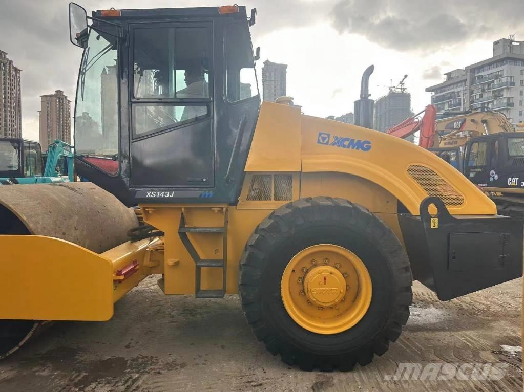 XCMG XS 183 J Single drum rollers