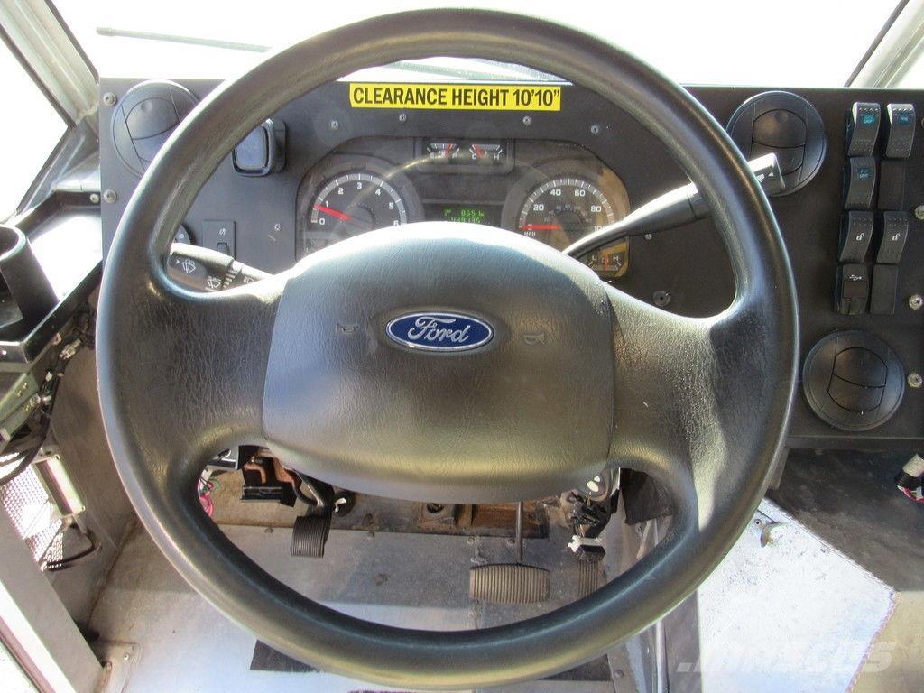 Ford E-450 Box body trucks