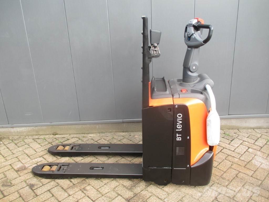 Toyota LPE 200 Low lifter with platform