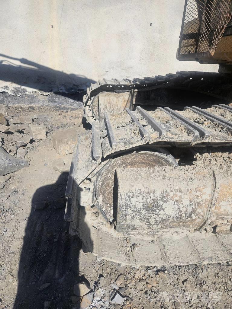 CAT 330 Crawler excavators