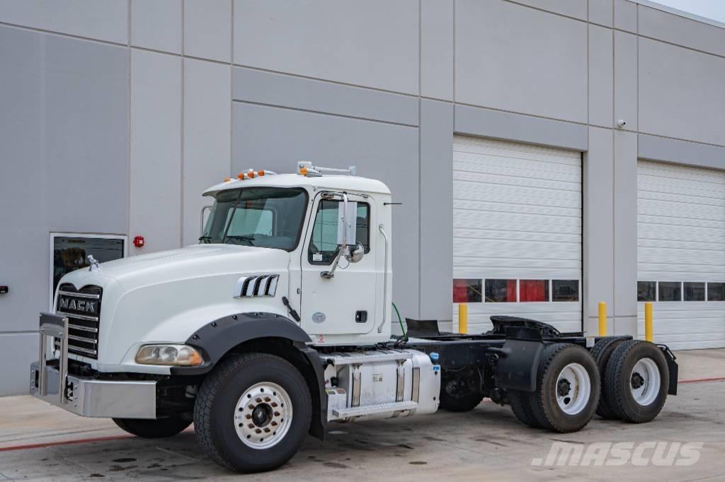 Mack Granite GU 813 Tractor Units