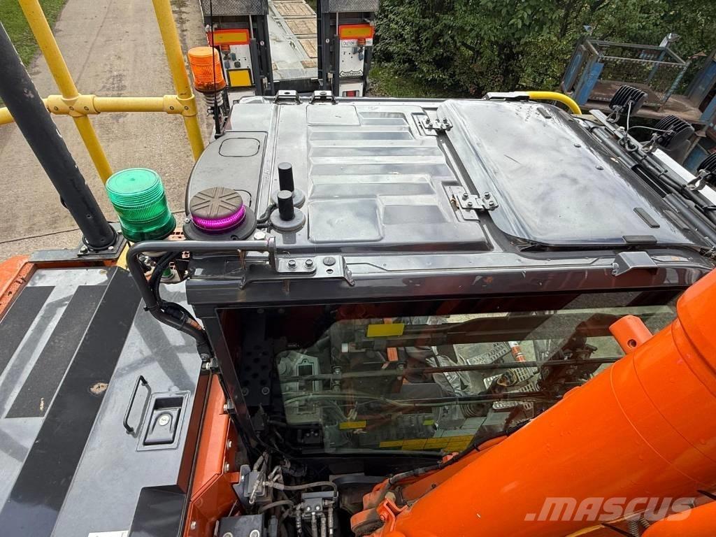Hitachi ZX 135 US-7 Crawler excavators