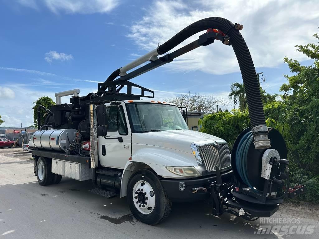 International 4300 Combi / vacuum trucks
