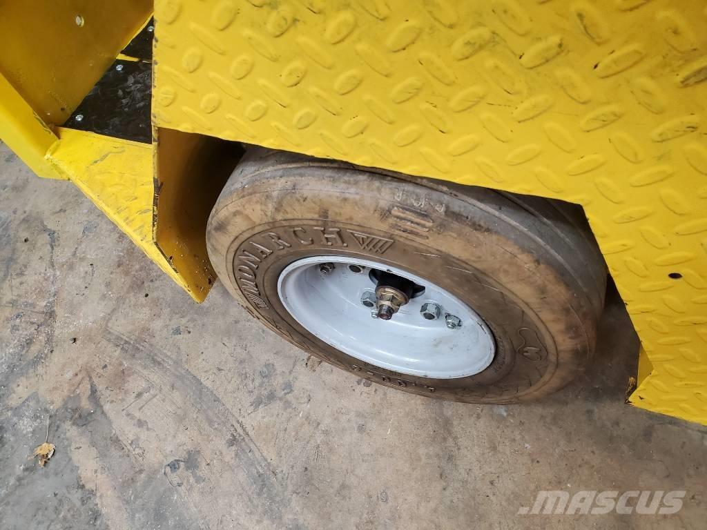 Taylor-Dunn SC090 Towing trucks