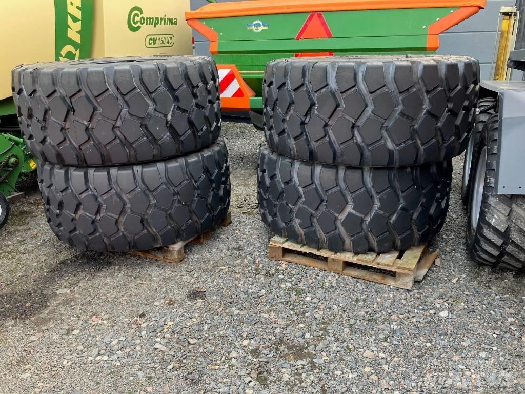 Hilo B02S Tyres, wheels and rims