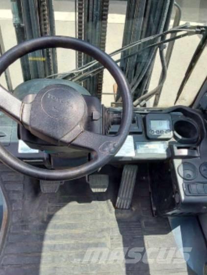 Toyota 02-8 FDF 25 Diesel trucks