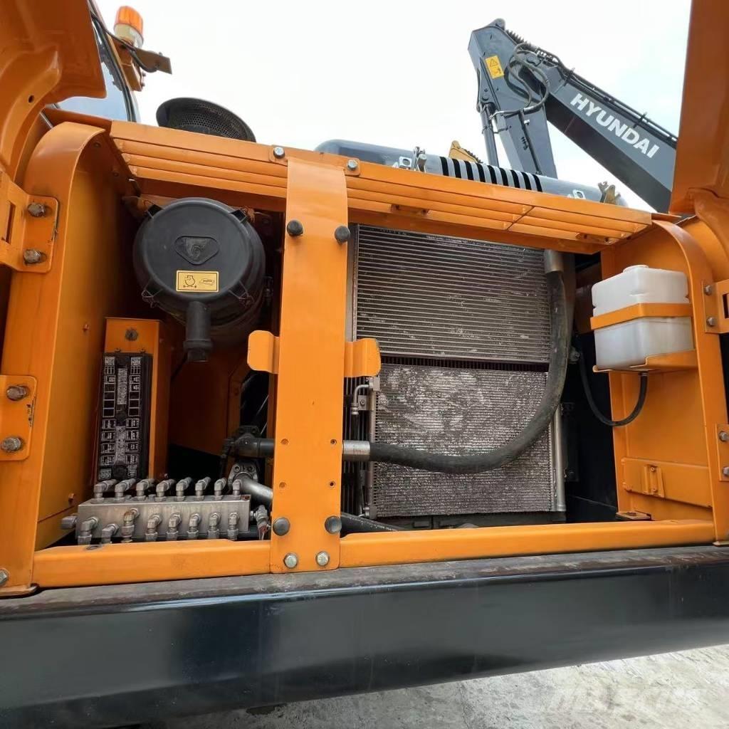 Hyundai R220LC-9S Midi excavators  7t - 12t