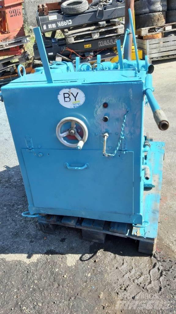 Hanix 32 HP Construction - Others