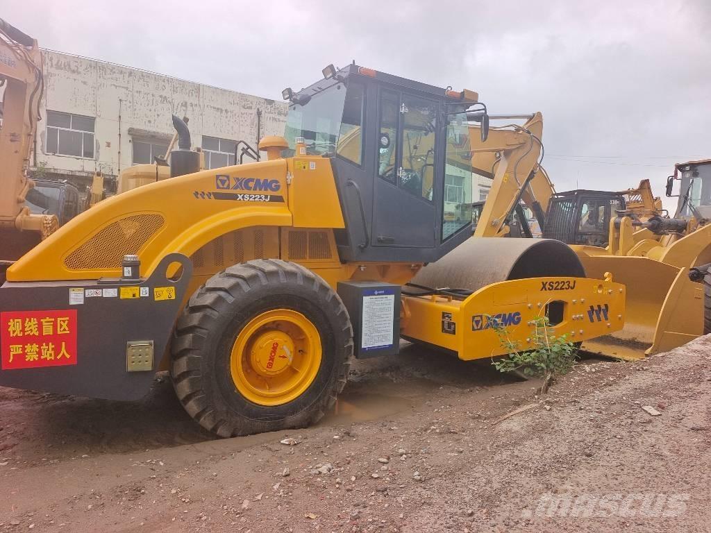 XCMG XS223J Single drum rollers