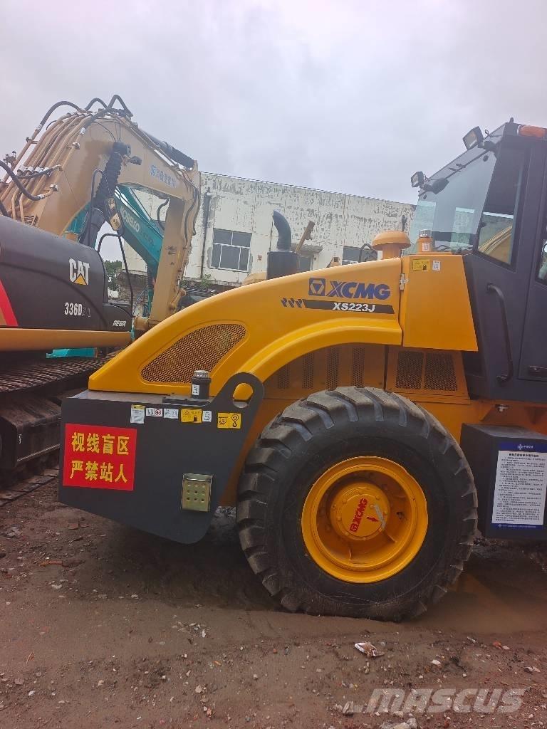 XCMG XS223J Single drum rollers