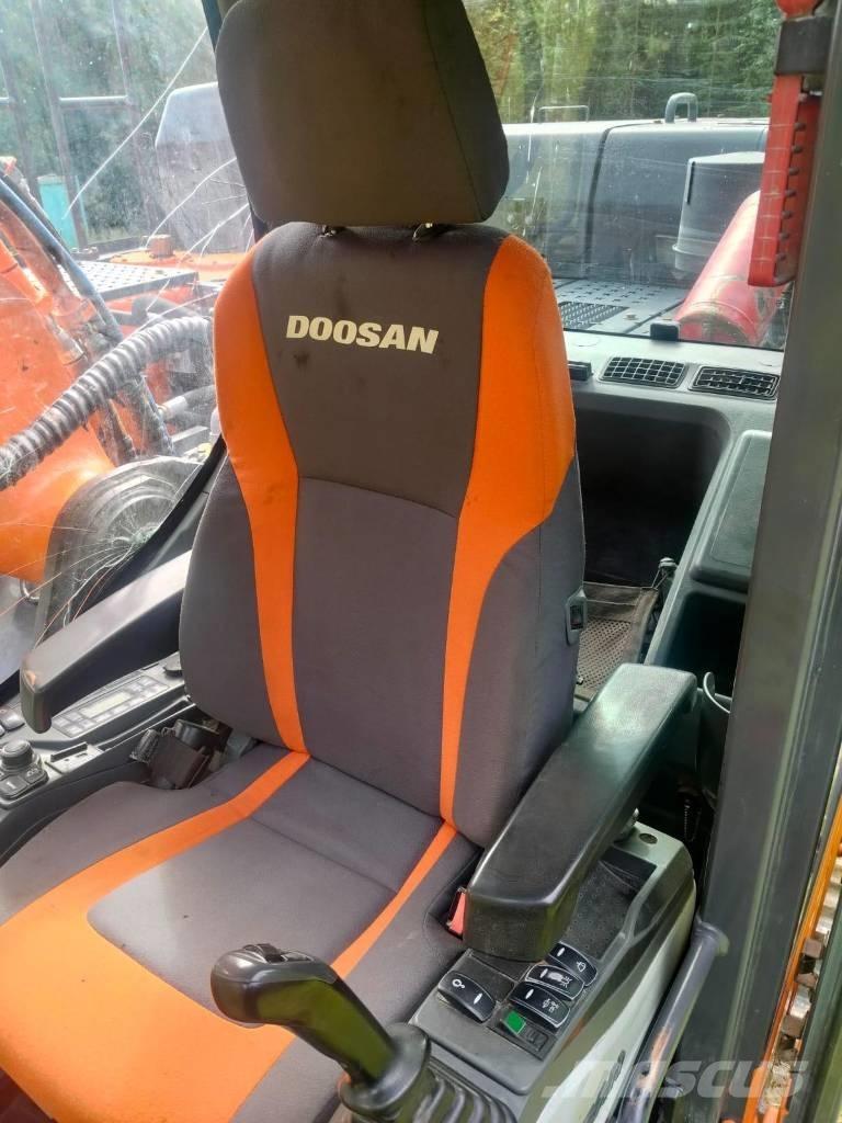 Doosan DX 300 LC Crawler excavators